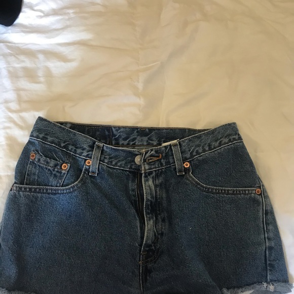 Levi high waisted jean shorts - Picture 2 of 2